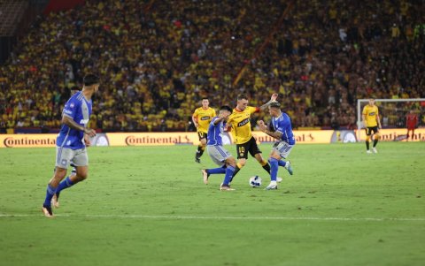 El capitán de Barcelona, Damián Díaz, fue marcado constantemente por los centrales eléctricos.
