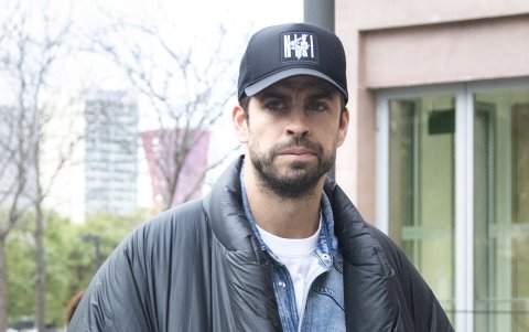 Ahora, él sigue adelante con la popular Kings League mientras ella comparte con sus hijos su último éxito musical, “Acróstico”.