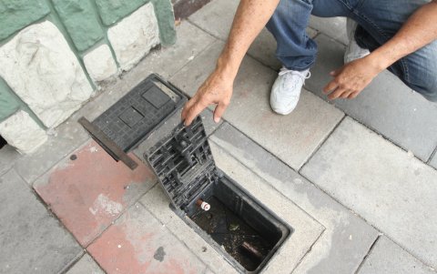 En varias ciudadelas del sur de Guayaquil han desaparecido los medidores de agua.