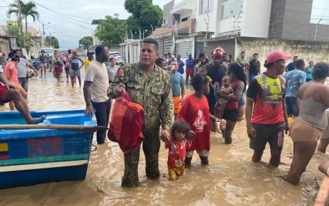 El fin de semana, la provincia verde, soportó 12 horas de lluvias continuas. Por ello se desbordaron seis ríos en cuatro cantones (municipios) de la provincia.