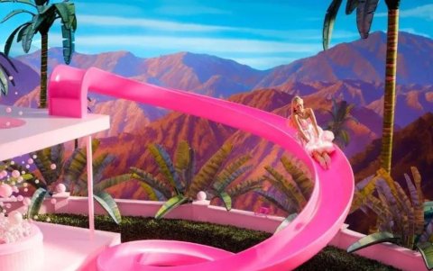 Escena que muestra la casa de muñecas de Barbie.