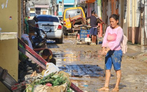 Familias juntaron los elementos que podrían servir en los exteriores de sus casas.