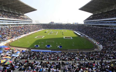 Convención.- Las asambleas de los testigos de Jehová también se realizan en estadios.