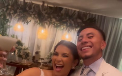 Los novios se muestran felices por el paso importante en sus vidas.