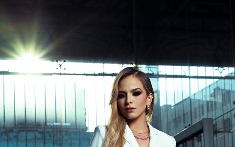 Se considera honesta en el amor.