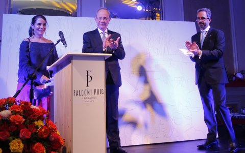 Miguel Falconí Puig, en el centro, junto a Cecilia Falconí y Sasha Mandakovic.