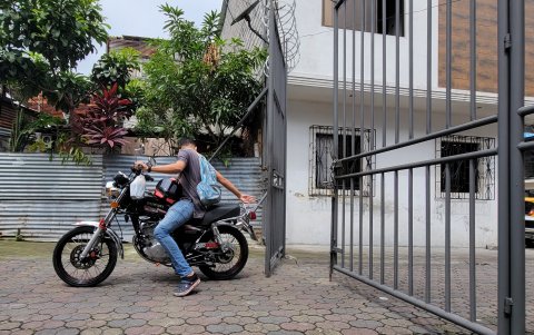 Las rejas en los callejones de determinados barrios se han vuelto más comunes en diferentes sectores de Guayaquil. Tienen acceso para el peatón y otro para vehículos.