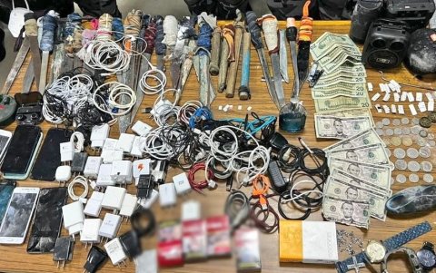 Hallazgo. Decenas de objetos prohibidos se encontraron en la cárcel EL Inca.