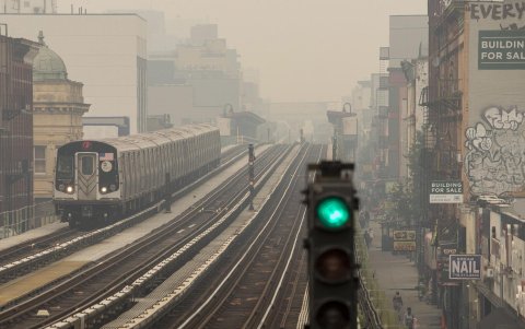 Se emitió una alerta de calidad del aire para toda la ciudad de Nueva York y también está afectando a gran parte del noreste de los Estados Unidos.