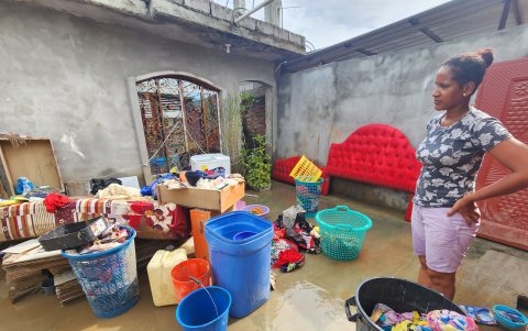 Familias enteras perdieron sus enseres producto de la inundación en Esmeraldas