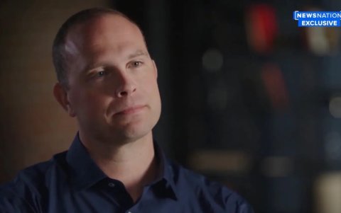 David Charles Grusch, de 36 años, afirmó en una entrevista a NewsNation que el gobierno estadounidense lleva décadas recogiendo naves extraterrestres.