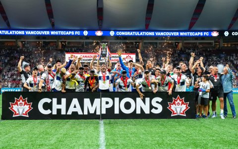 La plantilla del Whitecaps levantó la Canadian Championship, tras vencer 2-1 al Montréal.