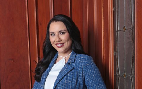 Aspira a escribir un libro relacionado con el periodismo.