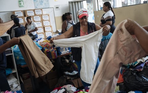 No hay colchones suficientes para la cantidad de personas alojadas en los albergues. Tampoco agua.