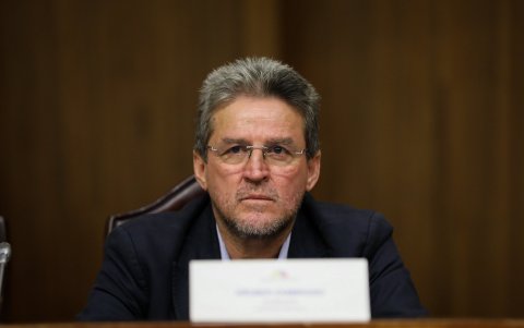 Durante la Legislatura, Zambrano se alineó a la bancado oficialista de la Asamblea.