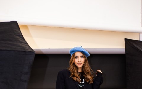 “Últimamente me visto muy neutro. Me pongo una camiseta con el logo de mi empresa y la combino con pantalones cortos, largos o faldas. En el día a día me gusta pasar un poco más desapercibida”.