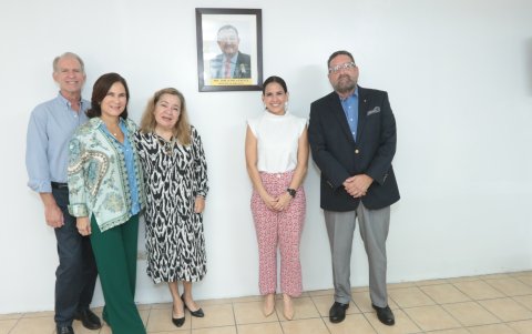 James Casteline, María Fernanda de Casteline, Angelique de Grunauer, Mechita Valero y Diógenes Villacís.