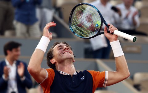 Casper Ruud se mostró sobrado ante Zverev tras vencerlo por contundente 6-3, 6-4 y 6-0.