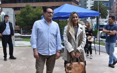 Villavicencio y González en la acpetación de su precandidatura presidencial para los comicios de agosto.