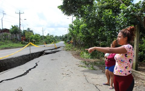 Temor. La gente que no ha podido evacuar de la zona no tiene paz para descansar y esperan que sus casas no se desmoronen