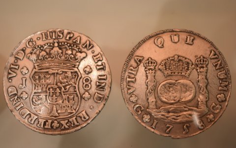 Uno de los diseños más celebres fue la llamada moneda de “Mundo y Mares”. EFE