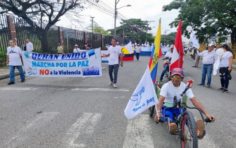 Gremios de distintos sectores sociales y económicos se sumaron a la marcha.