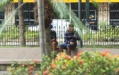 Al interior del parque existen grupos de personas consumiendo sustancias, lo que aleja a quienes buscan visitarlo.
