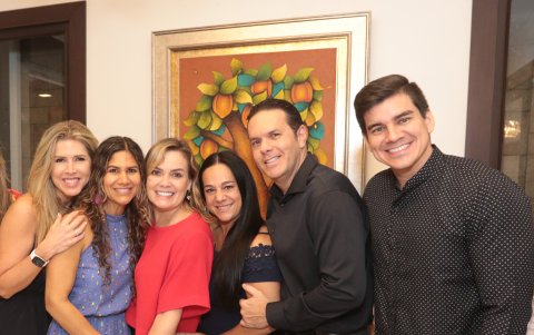 Mónica Montgomery, Verónica Terán, Úrsula Strenge, Mariuxi Baratau, Mariano Juan e Isaac Delgado.