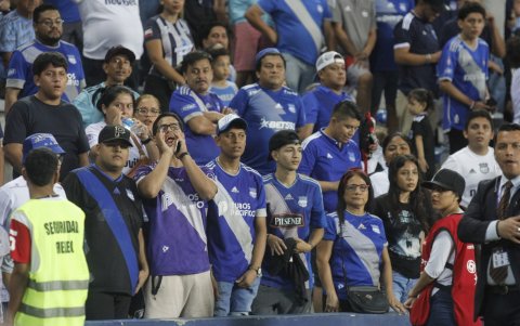 Los hinchas no dejaron de alentar a su equipo.