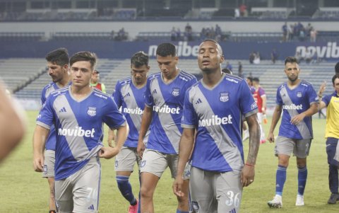 Los jugadores del Bombillo no ocultaron la desazón por no poder sumar ante otro de los colistas del campeonato. Están por cerrar una de sus peores etapas en años.