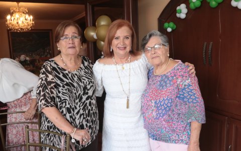 Martha Barriga de Ramírez, Teresa Barba de Cañizares y Beatriz de Feraud.