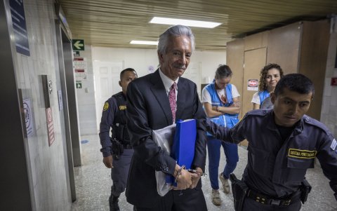 El periodista, fundador y presidente del medio de investigación El Periódico, había divulgado investigaciones de corrupción y sobornos que involucraban a Giammattei.