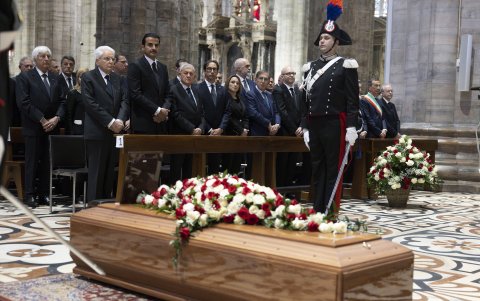 Durante el funeral.