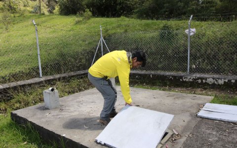 Autogestión. Los habitantes construyeron reservorios comunitarios de cemento para almacenar el agua que baja desde el Rucu.