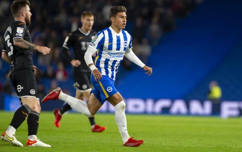 Brighton extendió el contrato de Jeremy Sarmiento.