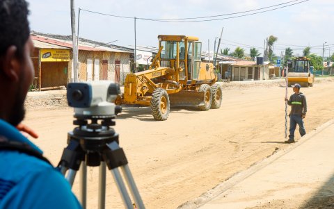 Esta semana, el Municipio reinició los trabajos en la tercera etapa del malecón, los mismos que fueron suspendidos por meses en la administración anterior.
