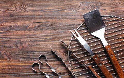 Estos son los implementos indispensables de todo buen parrillero.