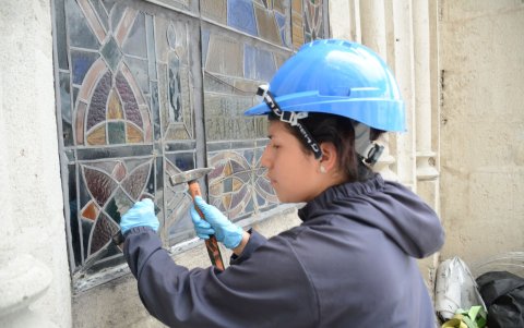 Desmontaje. Casa cuadrante es removida con sumo cuidado.