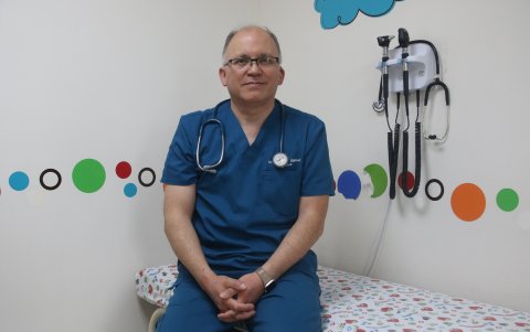 El especialista asegura que recuerda desde el primer llanto hasta la mayor gracias de sus pacientes.