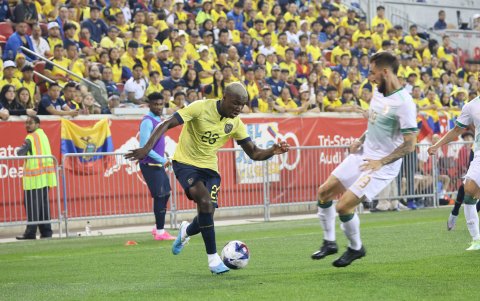 El volante Moisés Caicedo será uno de los tricolores que volverá a enfrentar a Argentina.