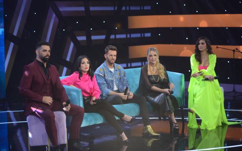 Ronald con Pamela Cortés, Áxel, Érika Vélez y Valeria.