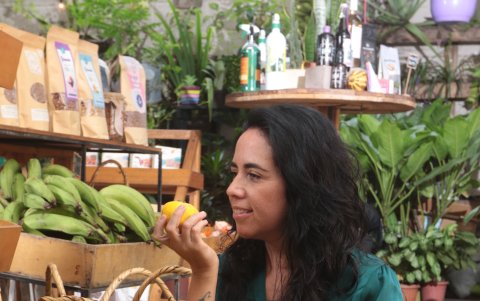 Paula tiene un máster en Comunicación realizado en Buenos Aires, Argentina. Es una de las fundadoras de La Molienda, Organic Market, en Urdesa.