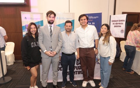 Nicole García, Federico Kalbermaten, Norman Ceballos, Juan Páez y Noelia Chifla.
