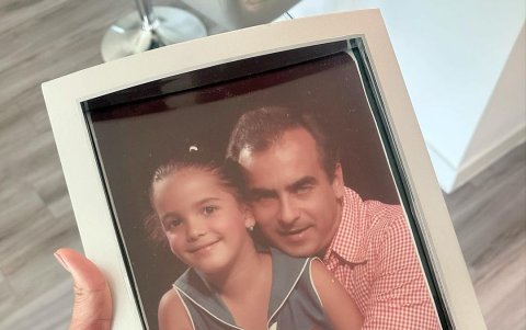 Una imagen de María Teresa con su papá.