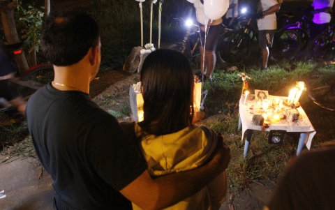 En la pedaleada también estuvieron presentes familiares y allegados de Bosquito y sus nietos, quienes recibieron el abrazo y solidaridad de ciclistas.