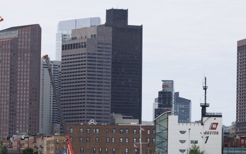 Vista del operativo de la Guardia Costera de EE.UU., este 20 de junio de 2023, que se despliega para hallar un submarino que intentaba visitar los restos del Titanic, en Boston, Massachusetts.