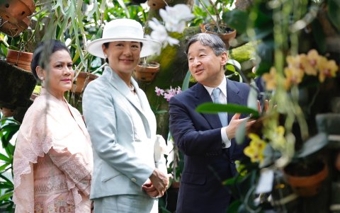 Con su esposo Naruhito.