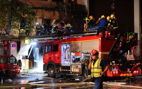 La explosión ocurrió en una calle muy transitada, debido a una fuga de gas licuado de petróleo del área de operaciones de un restaurante de parrilladas.