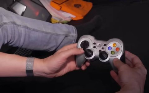 El mando de videojuegos Logitech GF710 Wireless Gamepad tiene un costo aproximado de $ 70 en Amazon