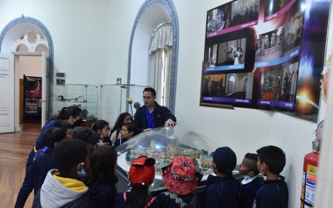 Educación. Semanalmente, estudiantes de los colegios y escuelas de la urbe acuden al Observatorio Astronómico.